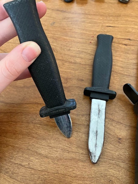 Retractable Plastic Knife Props lot of 4