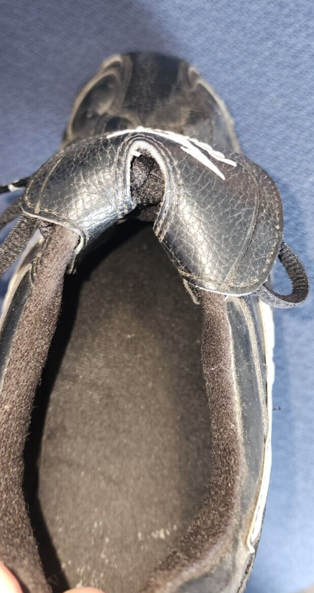 Mens 9 spike Mizuno 8.5 Black/White Shoes