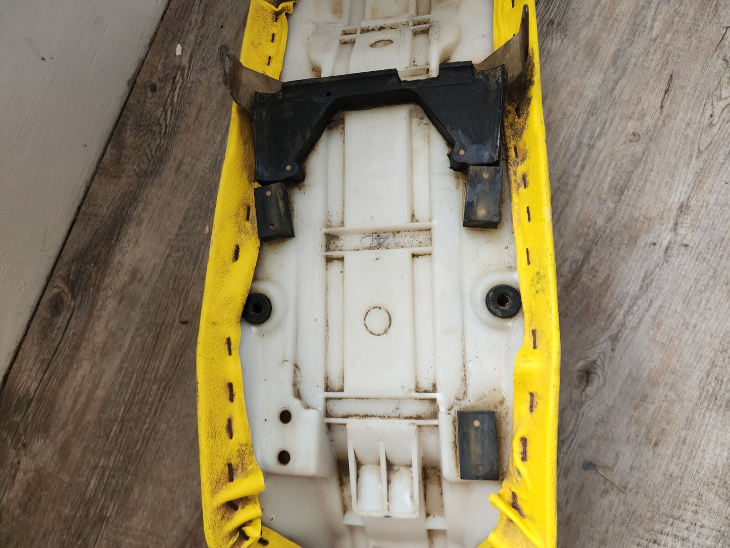USED OEM 90-95 SUZUKI YELLOW SEAT