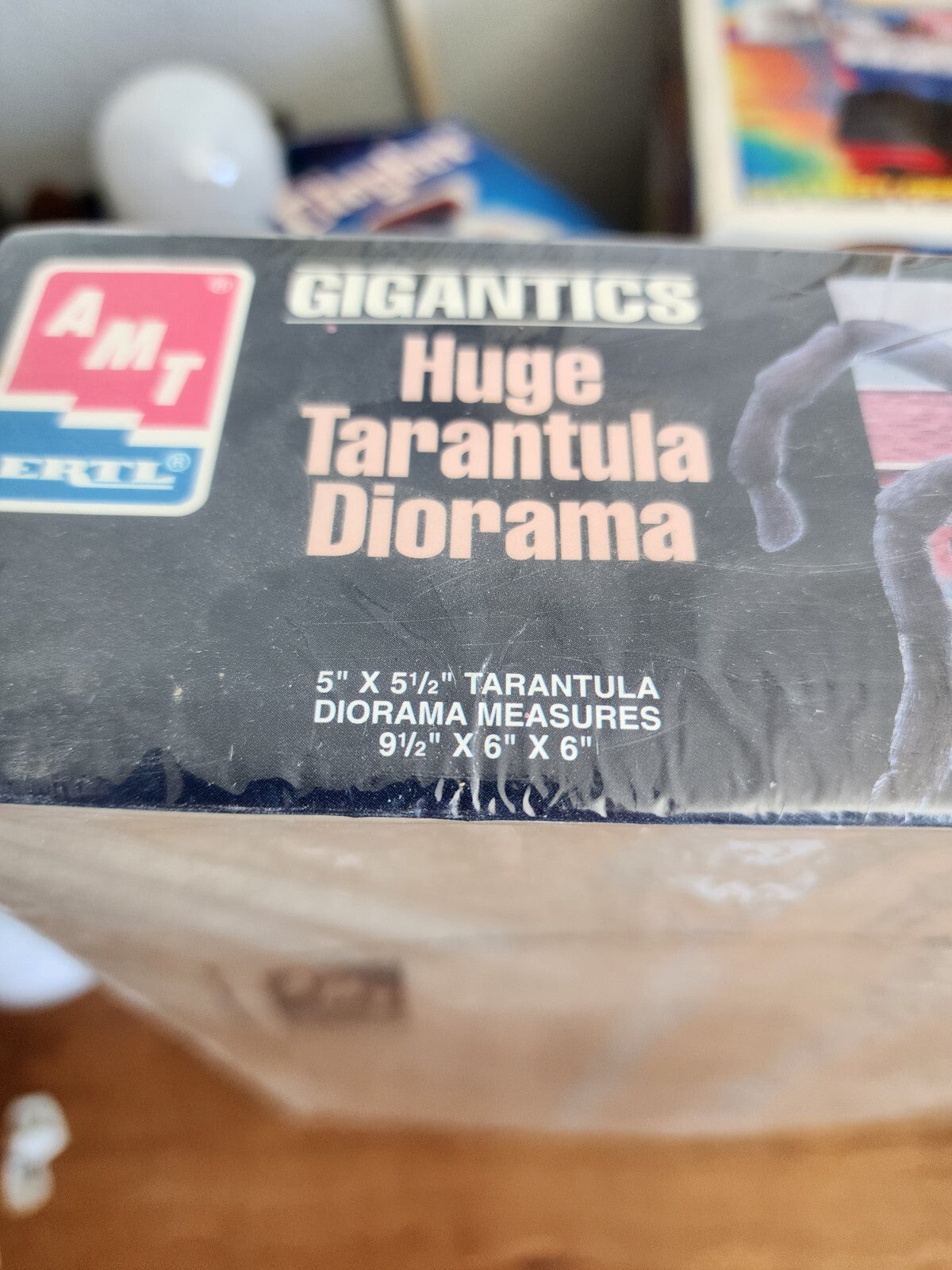 AMT Gigantics Huge Tarantula Diorama