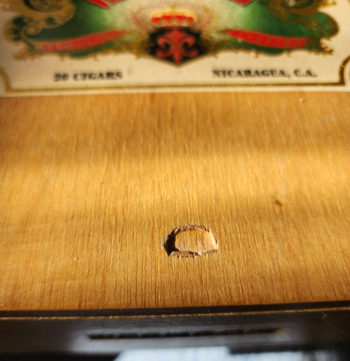 Villar & Villar Pyramide Collectible Wooden Cigar Box Nicaragua