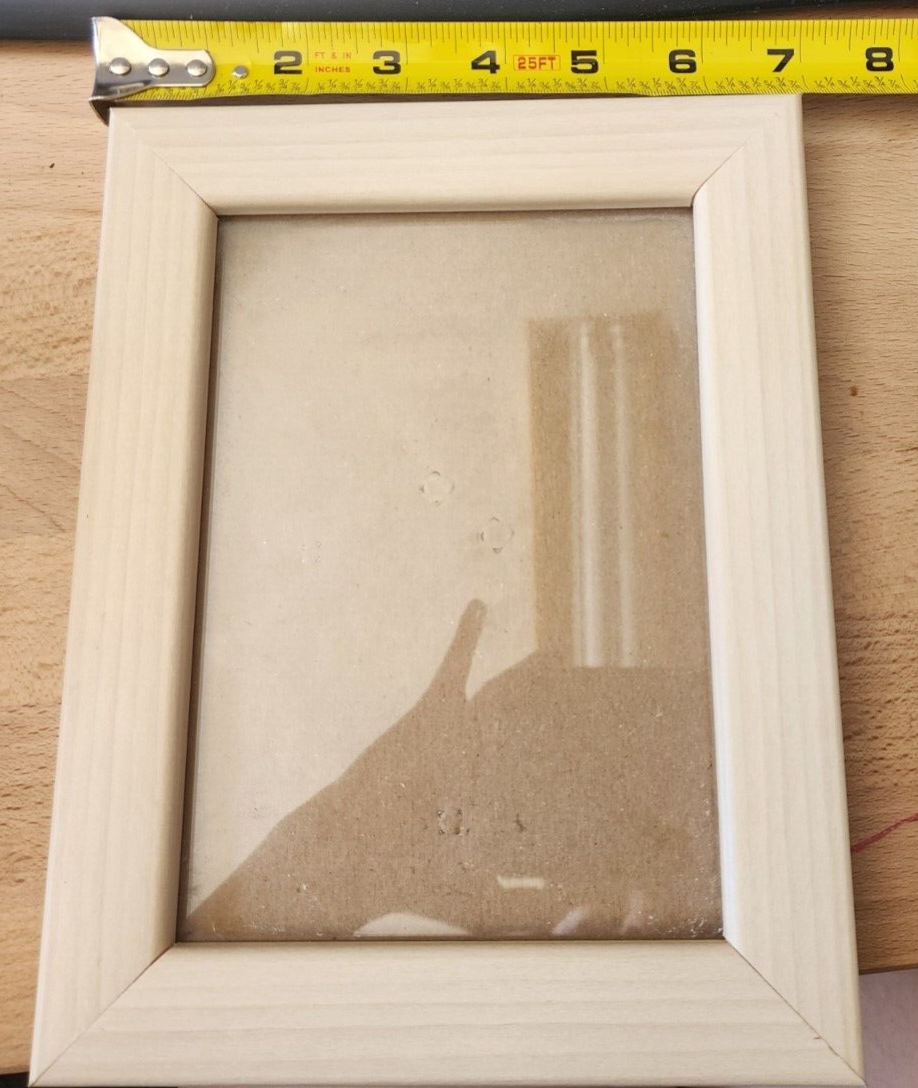 Uniek frame 7 x 9" Free Standing Easel Portrait or Landscape