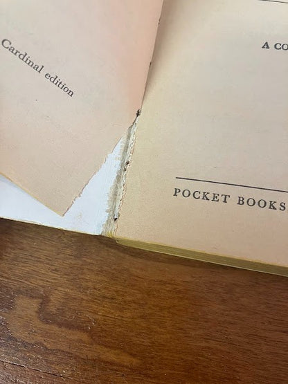 Cardinal Book - Kiss Me Again Stranger by Daphne du Maurier