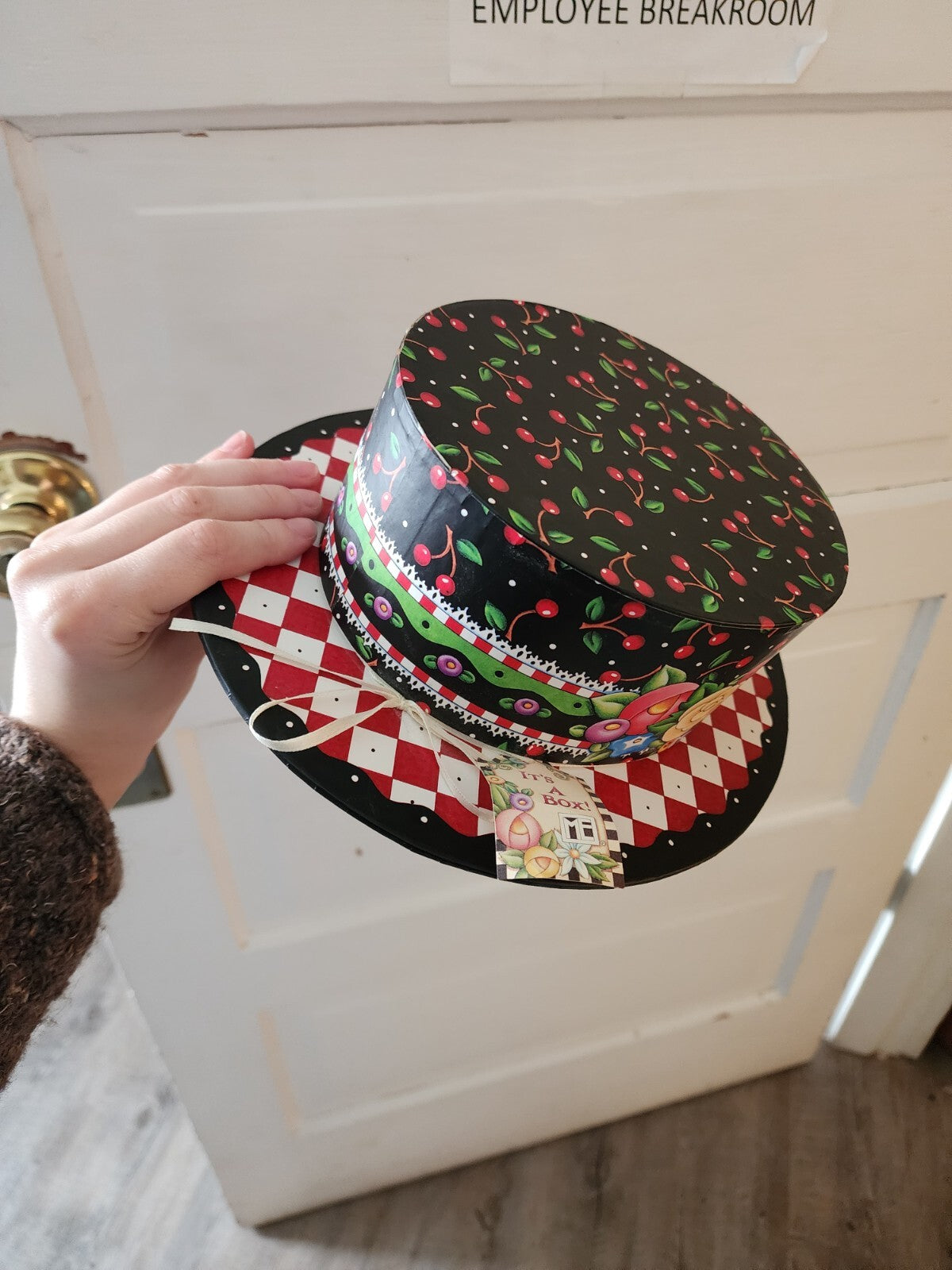 Gift Box by Mary Engelbreit 2000 Hat Shaped Gift Box - VG Condition