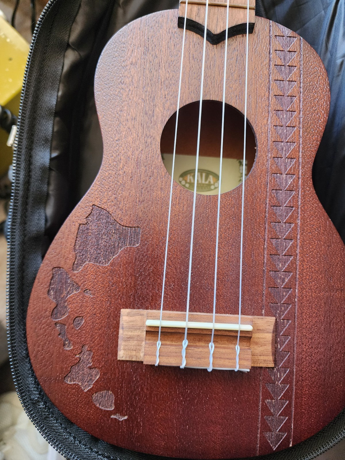 Kala KA-15S-H2 Satin Mahogany Soprano w/ Hawaiian Islands Engraving & Case