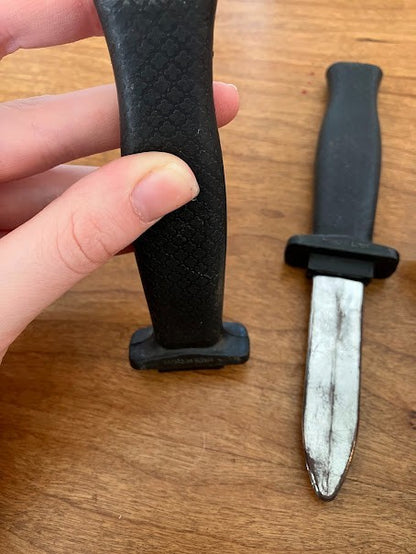 Retractable Plastic Knife Props lot of 4