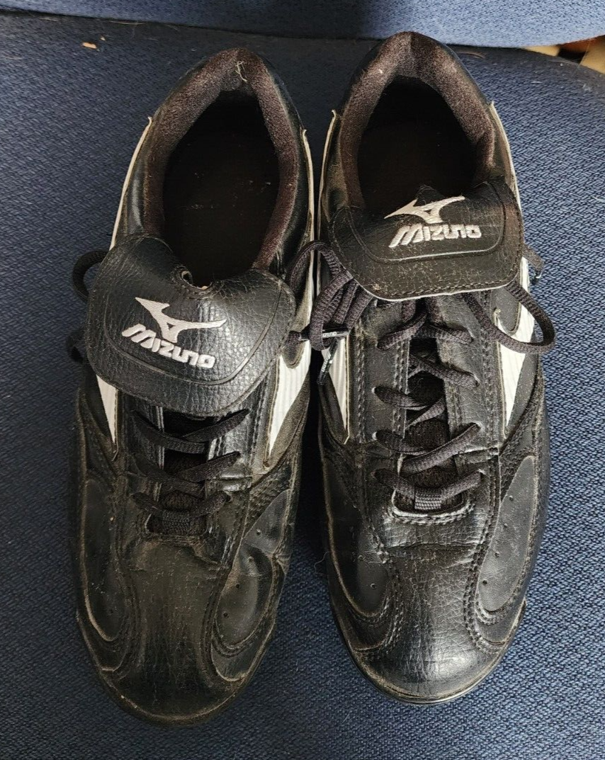 Mens 9 spike Mizuno 8.5 Black/White Shoes