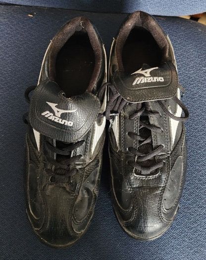 Mens 9 spike Mizuno 8.5 Black/White Shoes