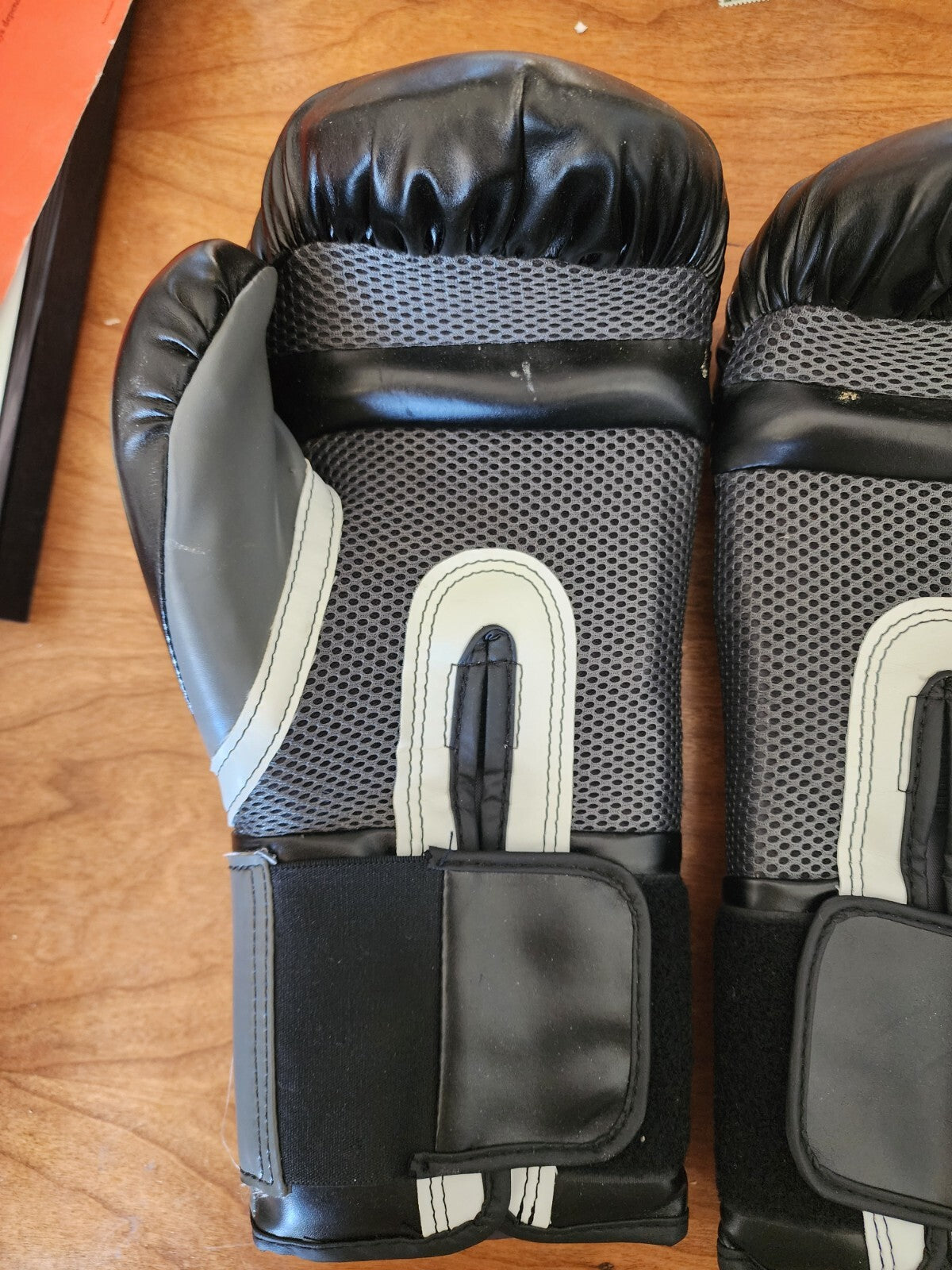 120Z Everlast Pro Style Elite Boxing Gloves