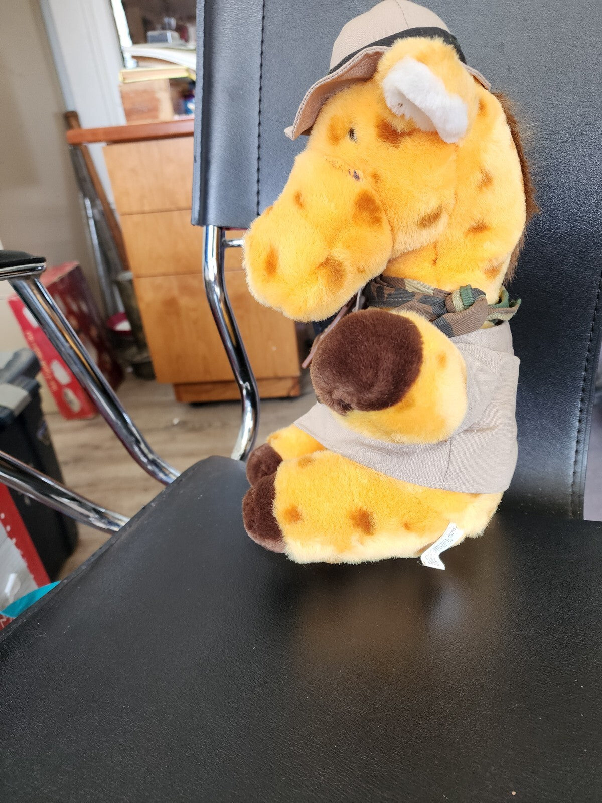 Vtg CHOSUN Safari Hunter Giraffe Plush Animal 13"