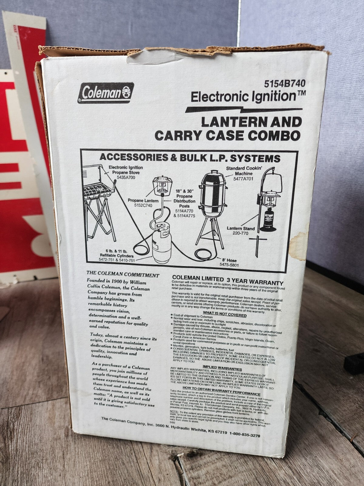 Coleman Lantern And Carry Case Combo 5154B740 - open box
