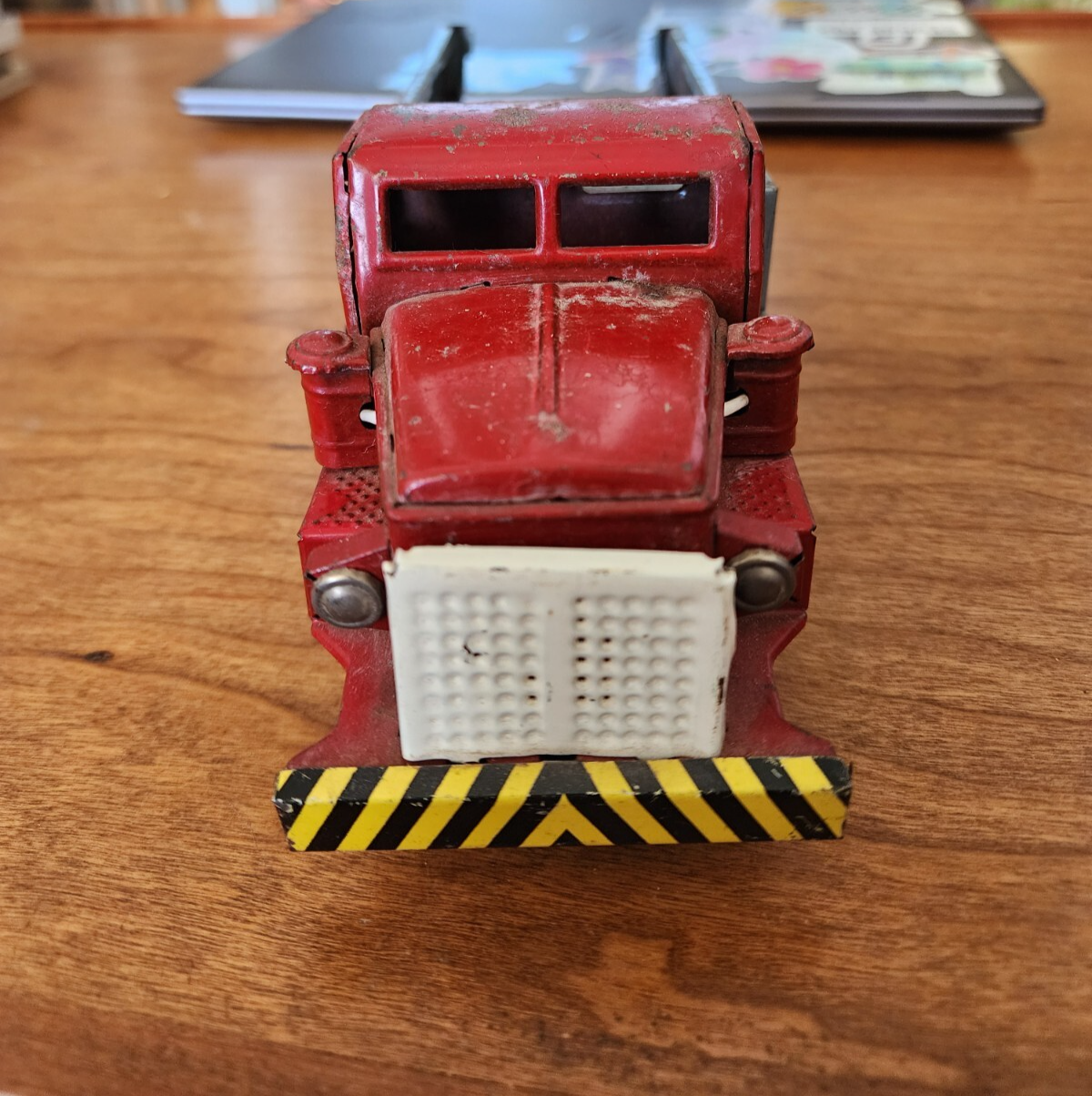 Vintage Japan Friction Truck Toy (license plate s-1136)