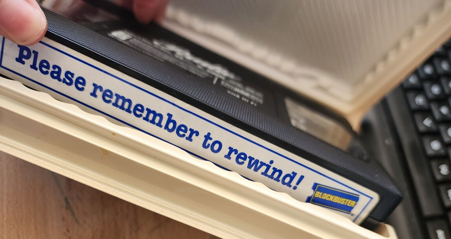 Paulie (VHS, 1998, Clamshell) - Acceptable