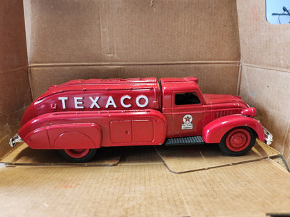 ERTL COLLECTOR'S SERIES #10 1939 DODGE AIRFLOW TEXACO LOCKING COIN BANK