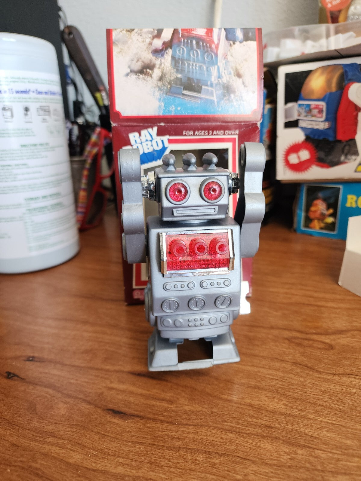 Vtg RAY ROBOT 3214 Sparkling & Walking Plastic Wind-Up Toy