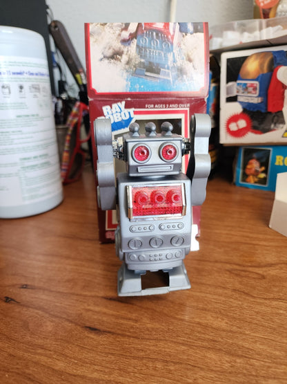 Vtg RAY ROBOT 3214 Sparkling & Walking Plastic Wind-Up Toy