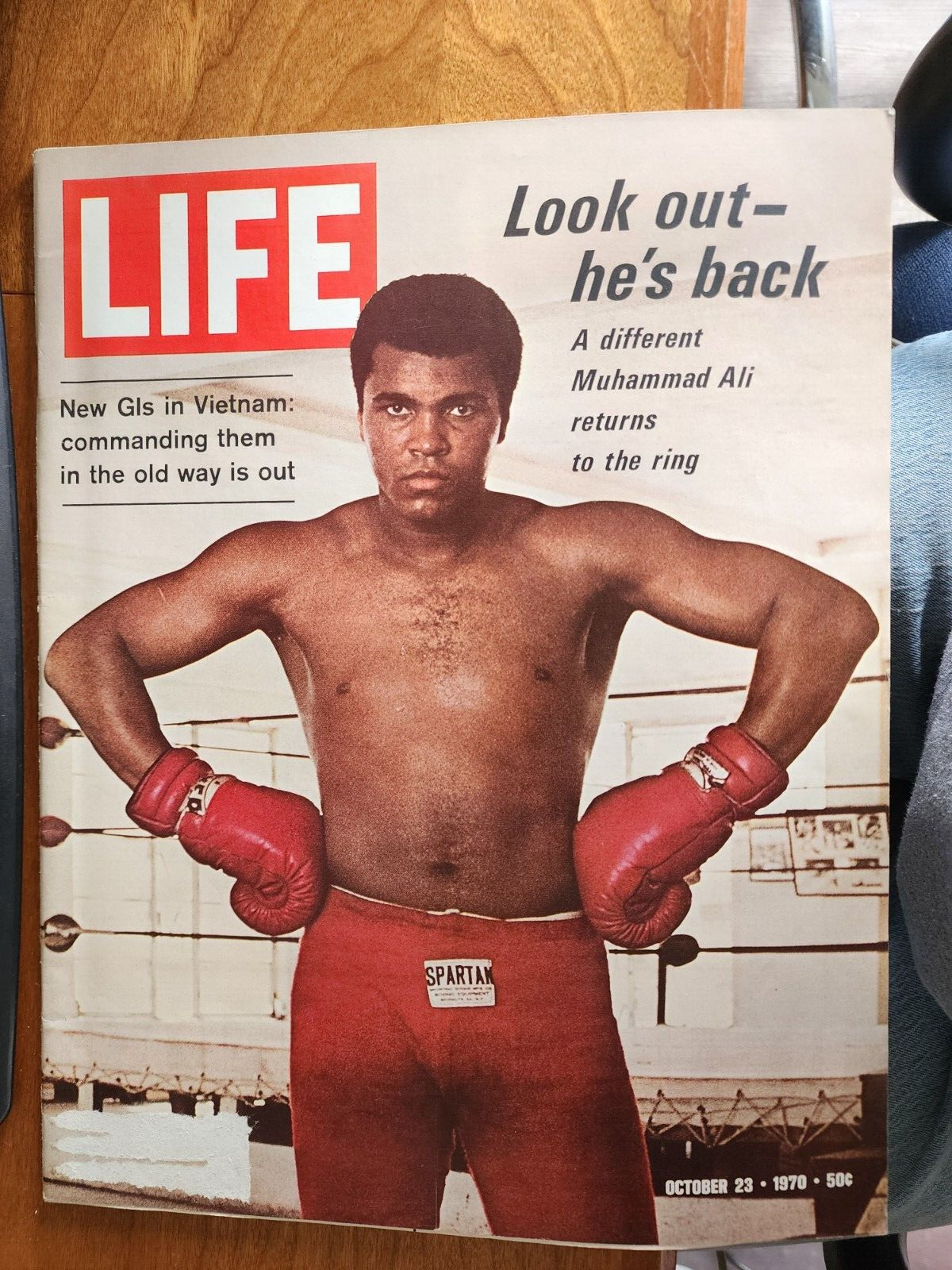 1970 October 23 LIFE Magazine, MUHAMMAD ALI, Look Out, He’s Back
