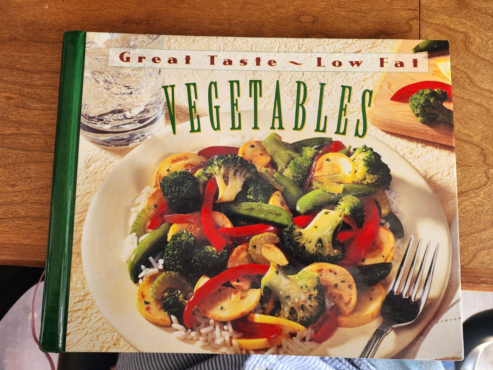 Great Taste-Low Fat: Over 200 Delicious Recipes Under 400 Calories - VG