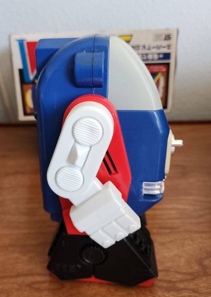 Battery operated Robot Lambda I. Not Tested