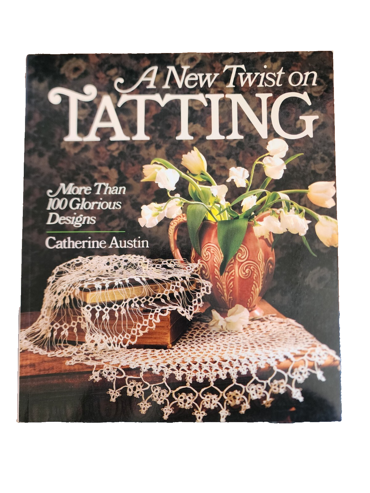 Paperback A New Twist On Tatting: More Than 100 Glorious Designs  - VERY GOOD
