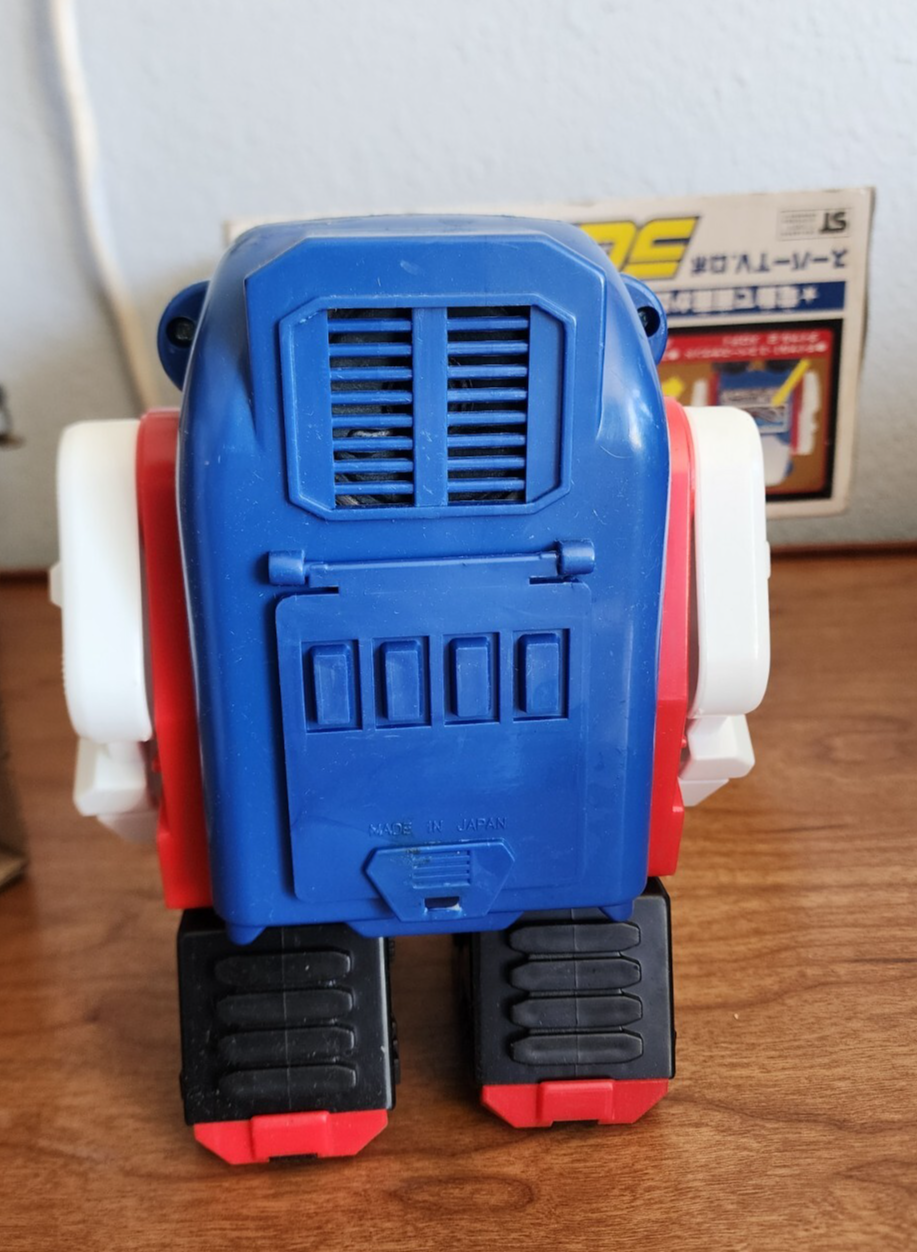 Battery operated Robot Lambda I. Not Tested