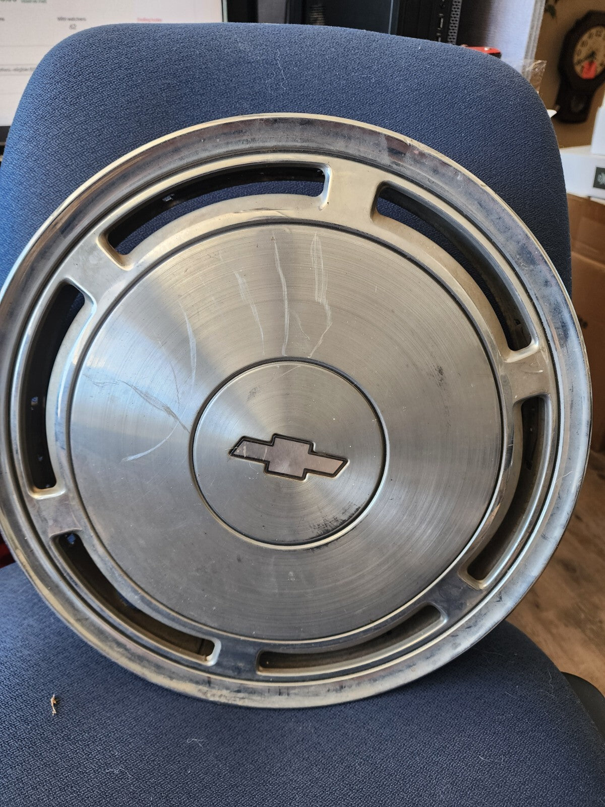 Chevrolet Caprice hubcap 1986-1996 fits 15 inch wheels 10219110, 3168B 01 Oem