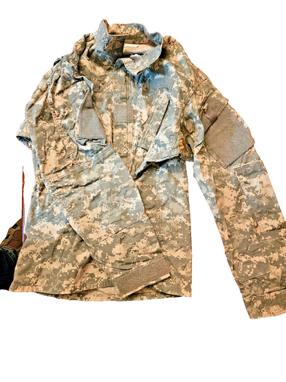 US ARMY CAMO FIELD JACKET SIZE MEDIUM REGULAR
