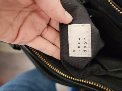 A NEW DAY BRAND WOMENS BLACK PURSE  PREOWNED FAUX LEATHER 