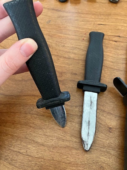 Retractable Plastic Knife Props lot of 4