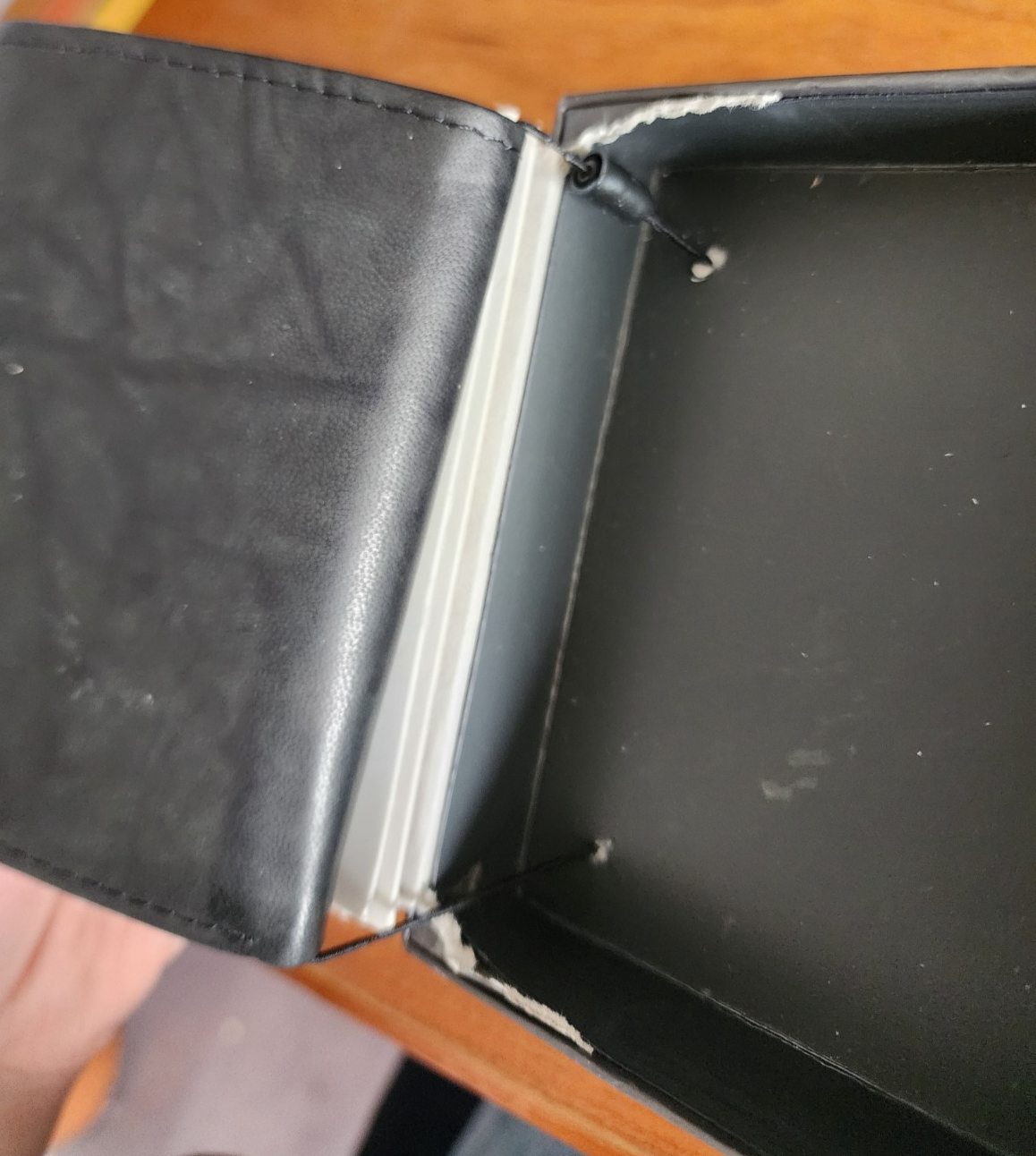 Covington Men’s Black Leather Wallet Three Fold