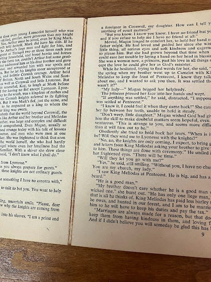 Bantam Book - The Enchanted Cup Dorothy James Roberts