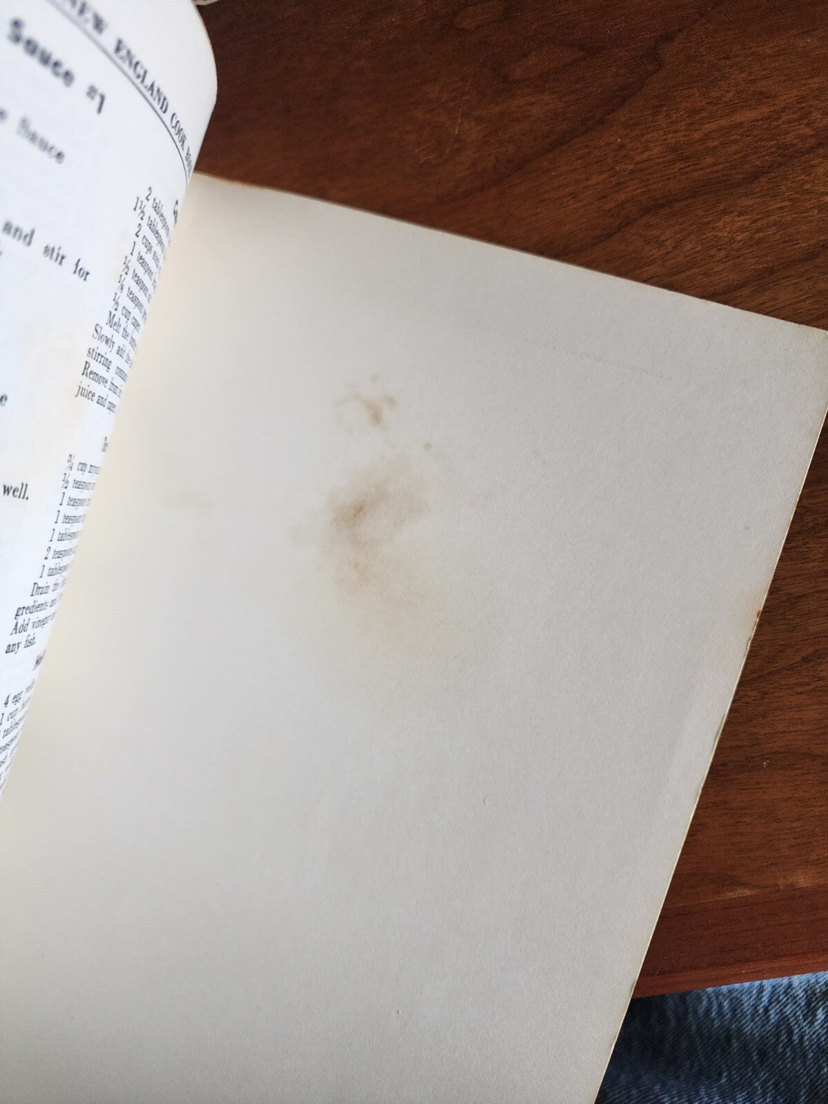 New England Cook Book: 300 Fine Old Recipes, by Kay Morrow - 1968