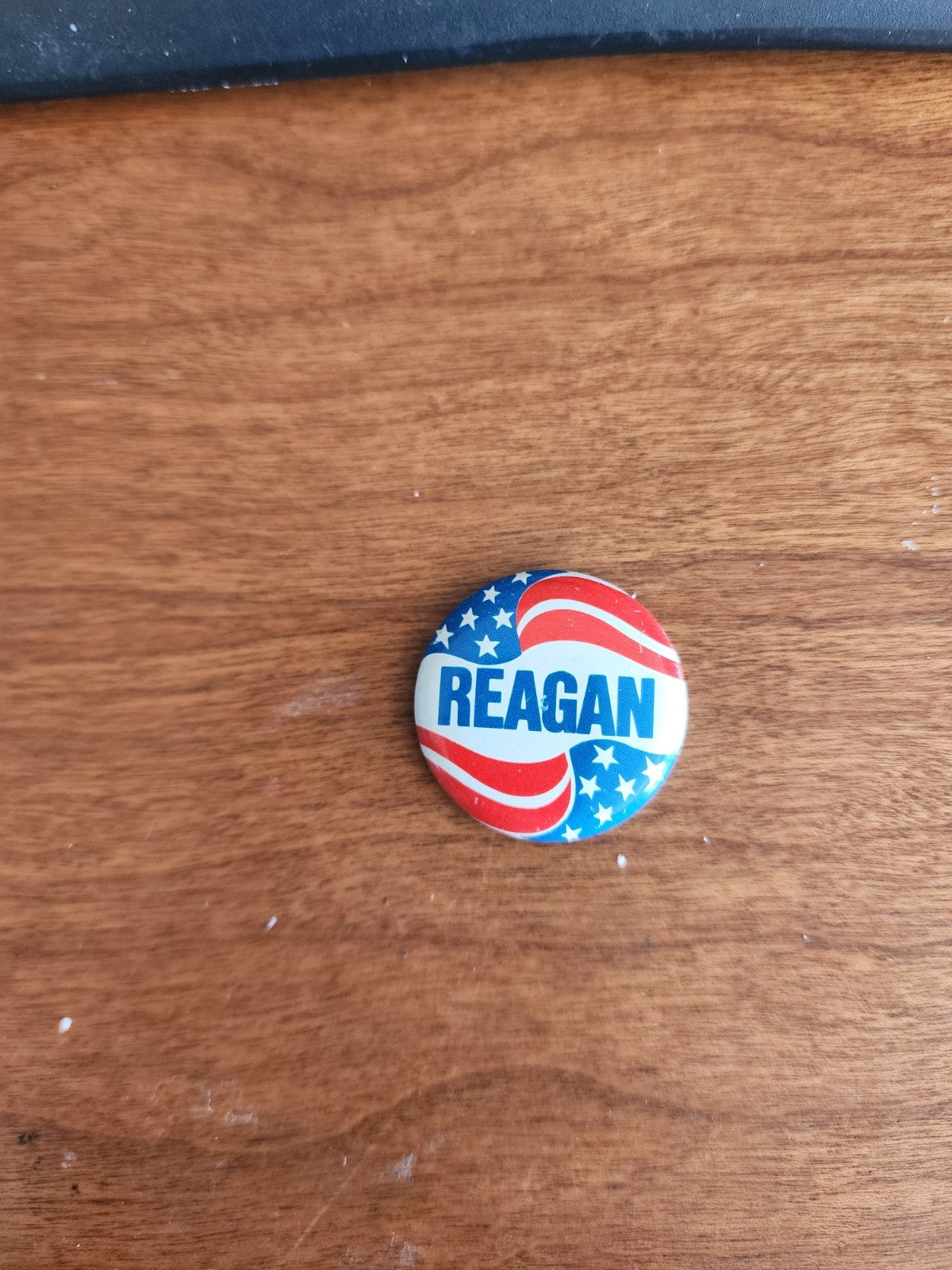 Vintage 1976 Ronald Reagan Republican Logo Pin Buttons
