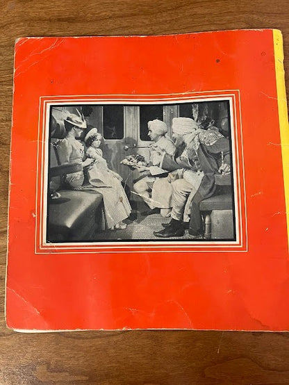 Softcover Vintage 1937 - SHIRLEY TEMPLE IN "WEE WILLIE WINKIE"