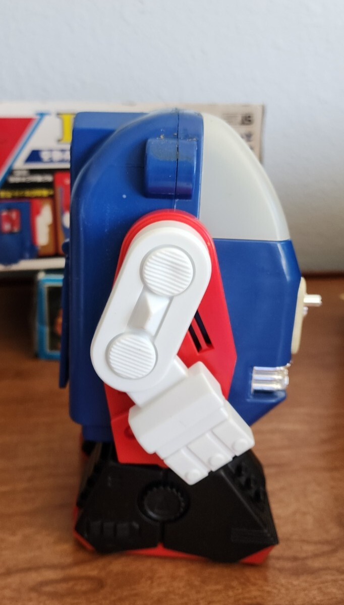 Battery operated Robot Lambda I. Not Tested