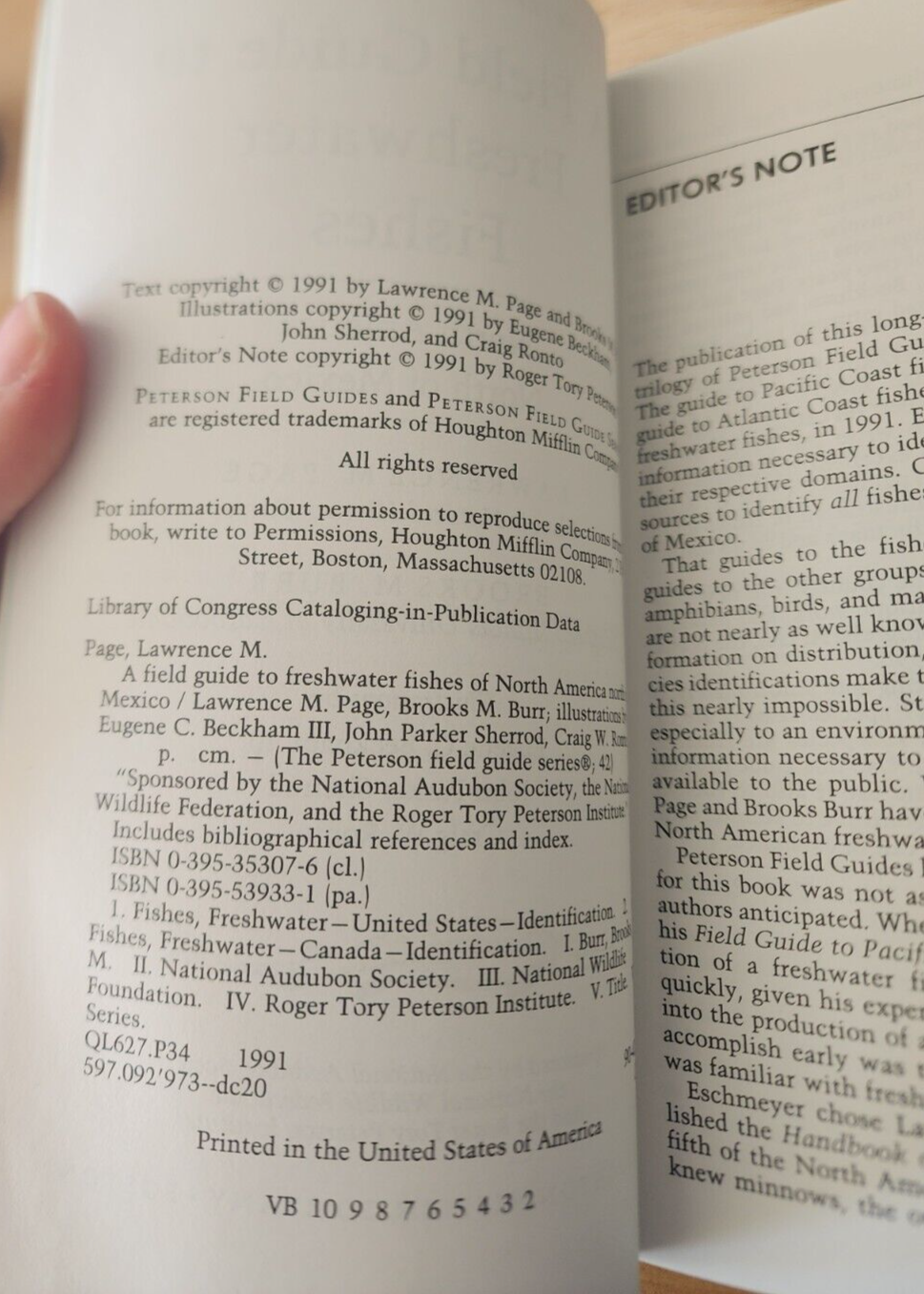 Peterson Field Guide (R) to Freshwater Fishes: North America Paperback Book