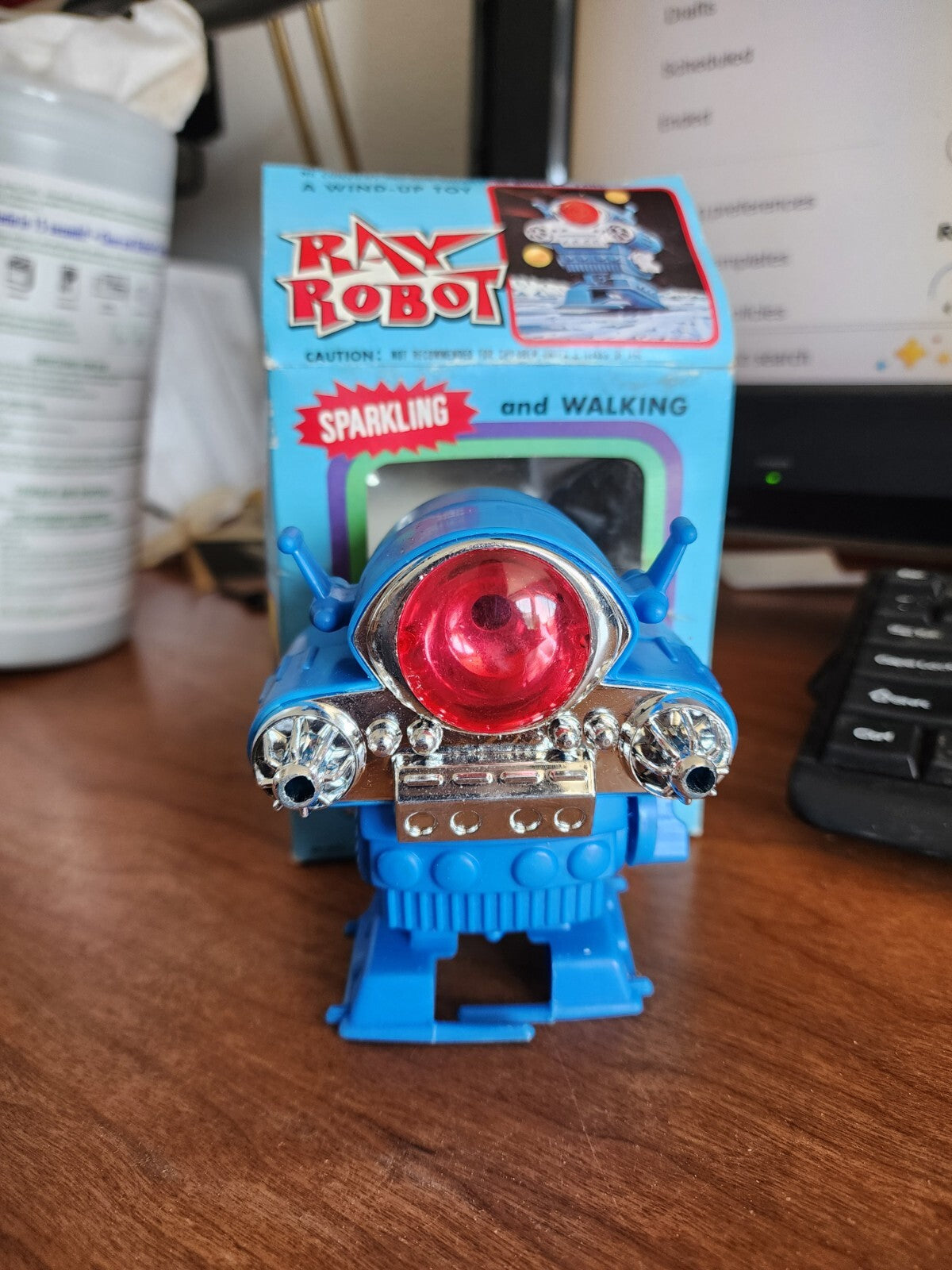 ROBOT Ray Robot sparkling and walking WORKS!