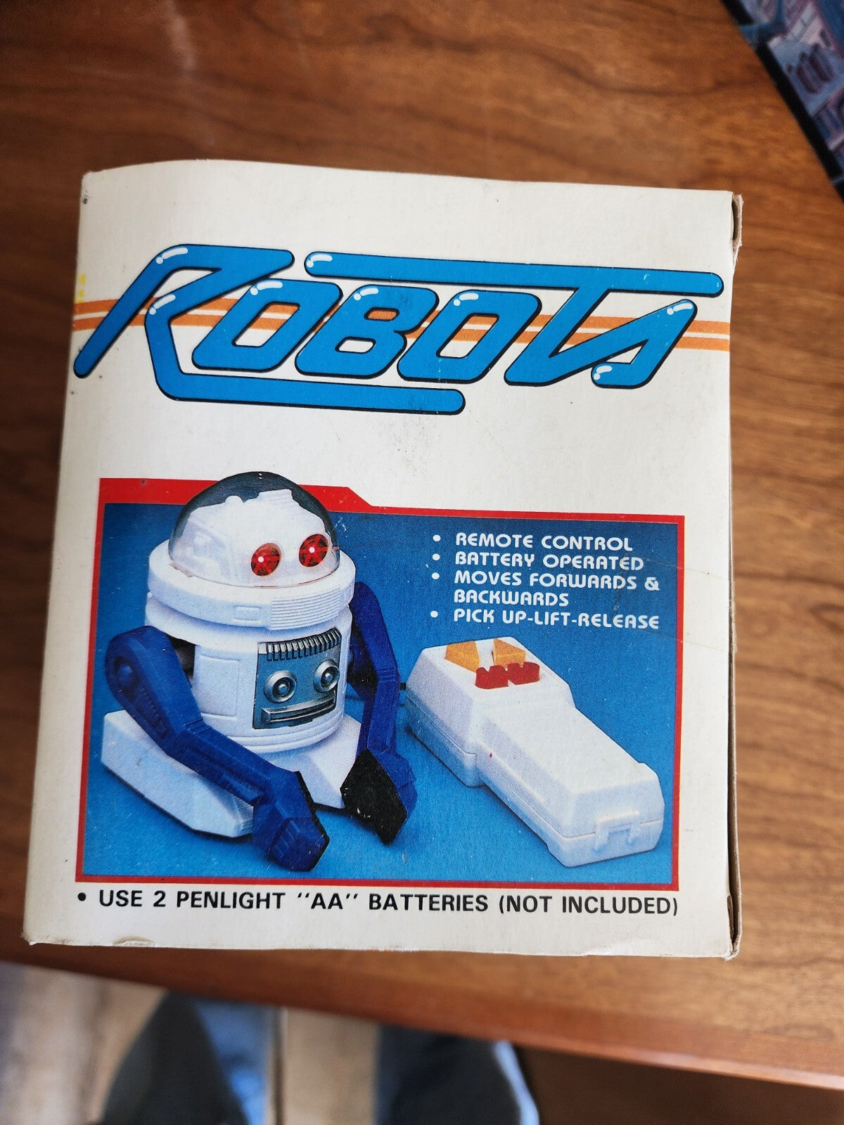 Robots Remote Control Battery Operated Moves Forwards & Backwards Vintage NIB