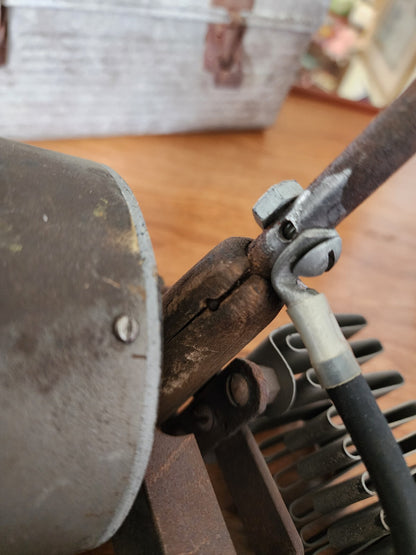 Vtg Hoyt Model No. BT-2A 6 & 12 Bolt Dynamic Battery Loadmaster Tester