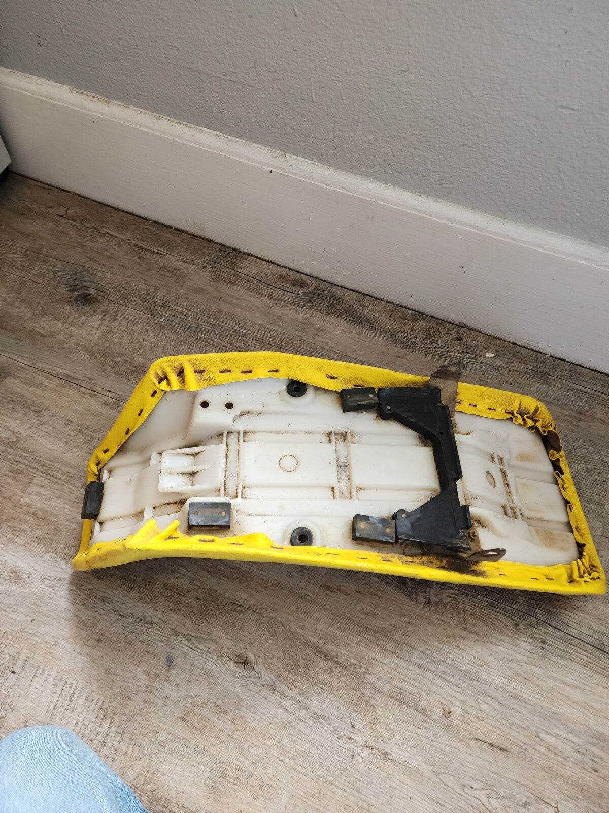 USED OEM 90-95 SUZUKI YELLOW SEAT
