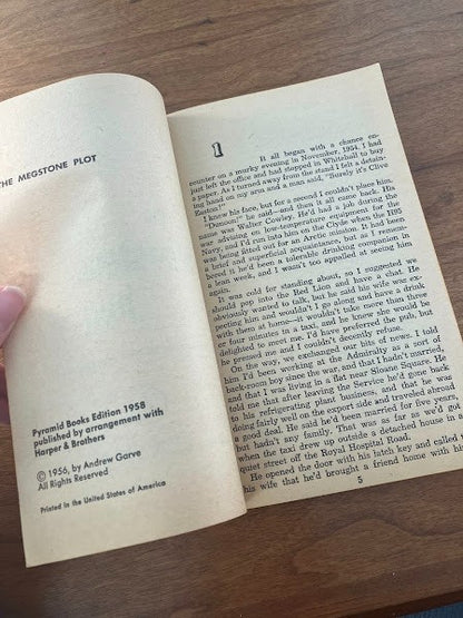 Pyramid Books - THE MEGSTONE PLOT by Andrew Garve