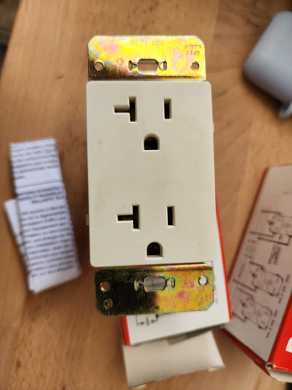 PASS & SEYMOUR LEGRAND, 20A, 125V, Light Almond