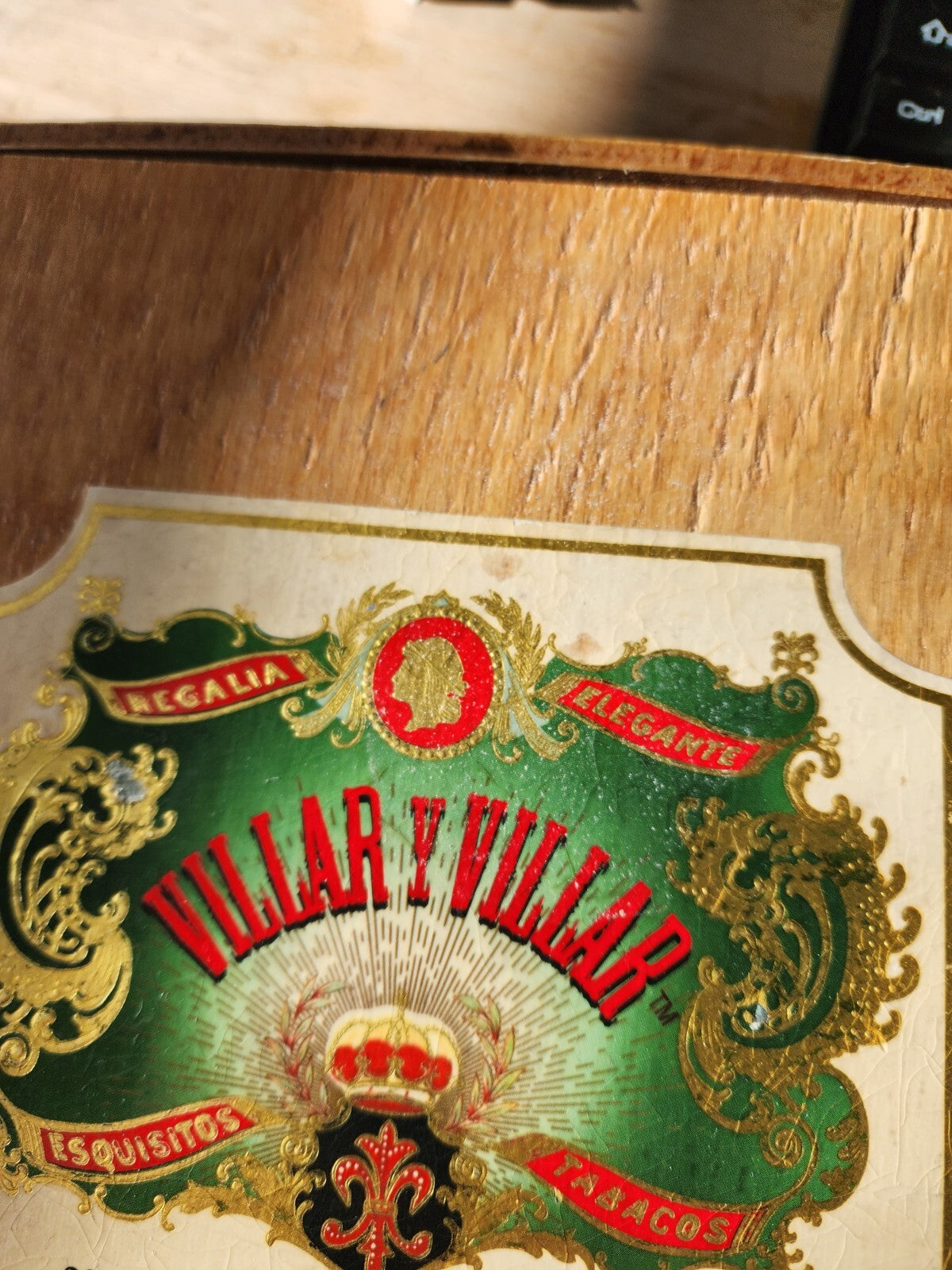 Villar & Villar Pyramide Collectible Wooden Cigar Box Nicaragua