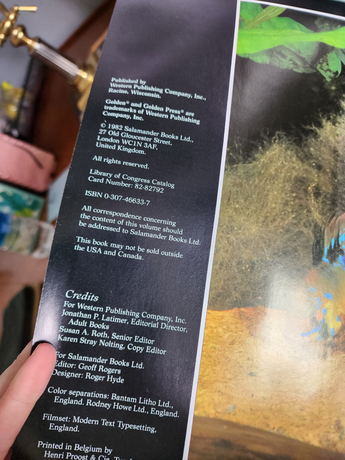 Tropical Aquarium Fishes by Dick Mills & Dr Gwynne Vevers - HC - GOOD