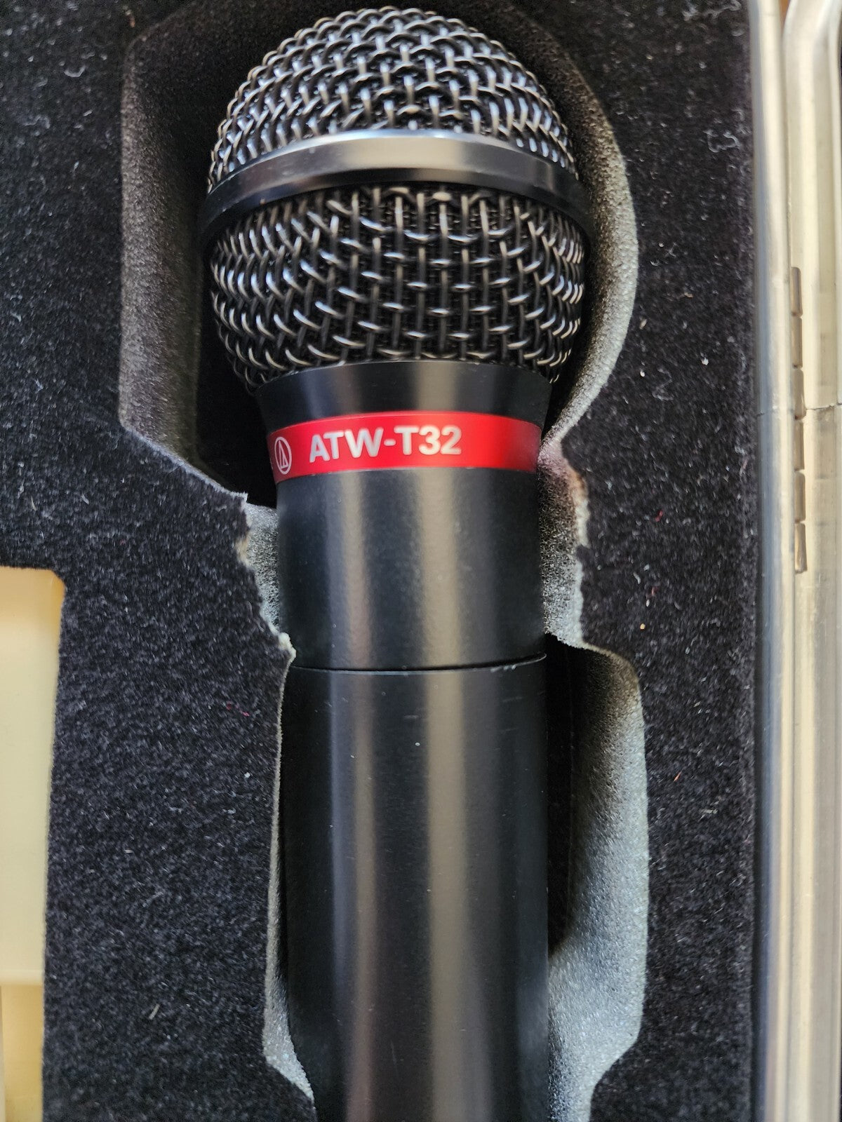 Audio-Technica Hand Held Wireless Microphone ATW-T32 and case with key