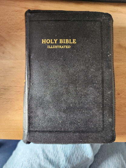 Vtg HOLY BIBLE KJV Leather Zippered Red Letter Edition World Illustrated