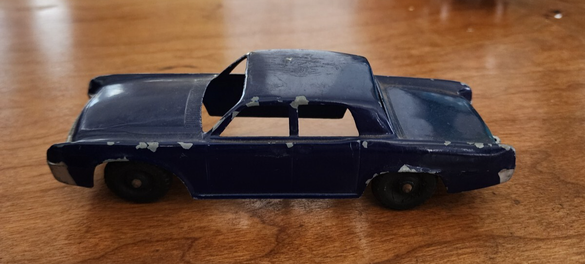 Vintage #401 Hubley Lincoln Sedan 1961