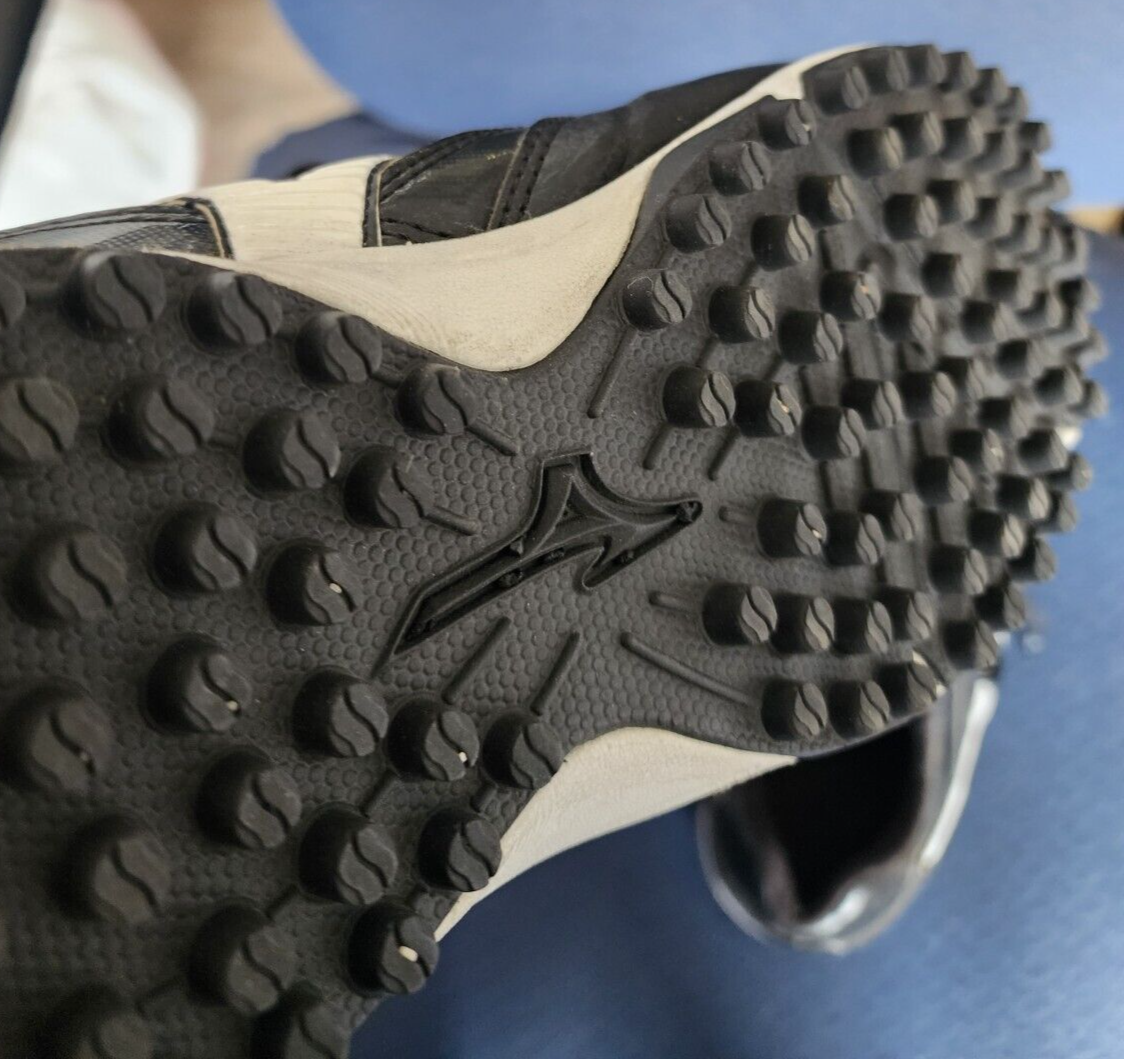 Mens 9 spike Mizuno 8.5 Black/White Shoes