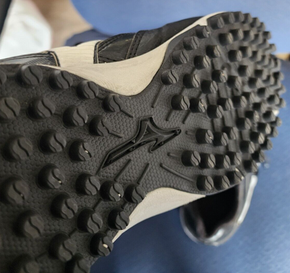 Mens 9 spike Mizuno 8.5 Black/White Shoes