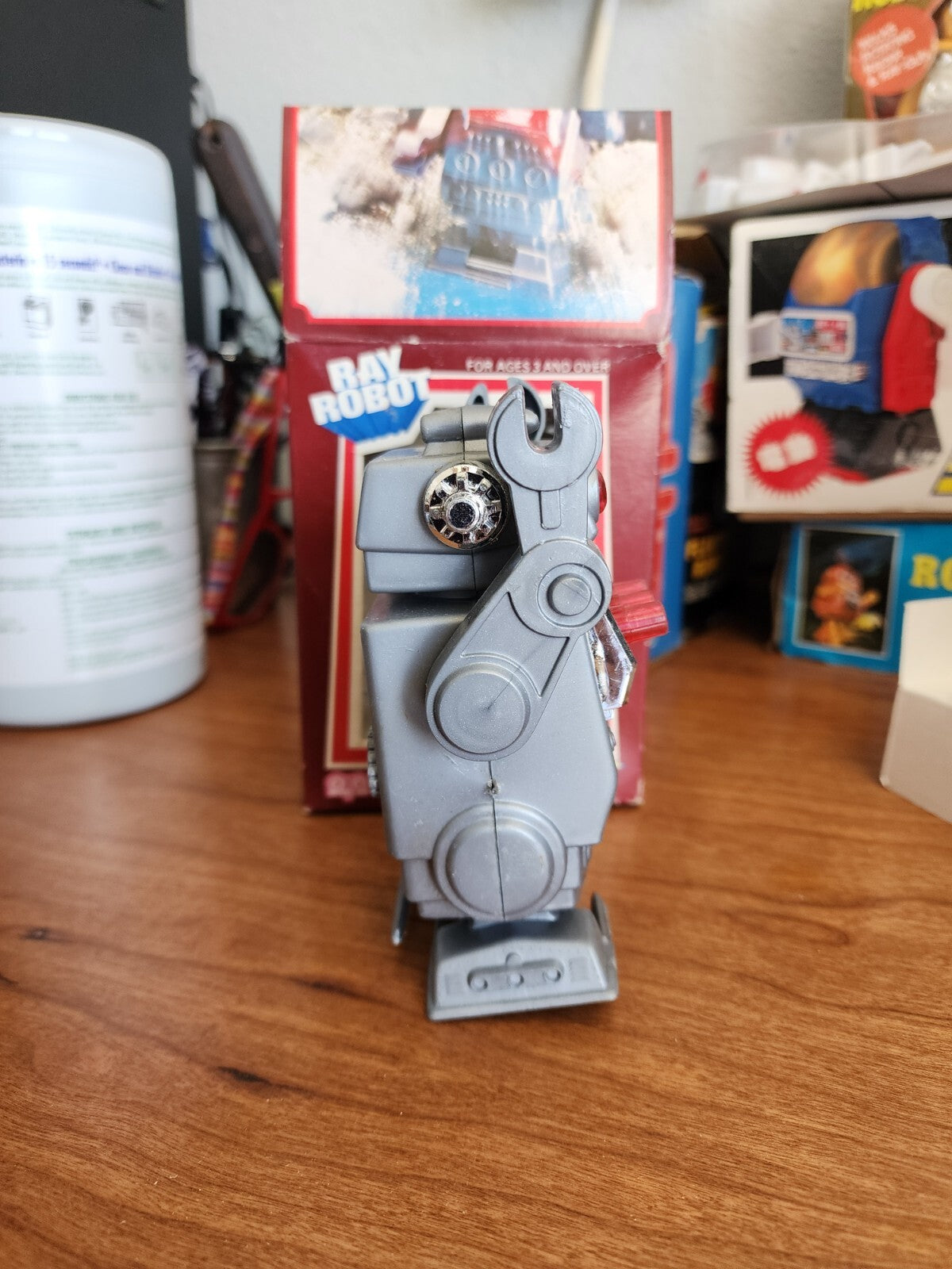 Vtg RAY ROBOT 3214 Sparkling & Walking Plastic Wind-Up Toy